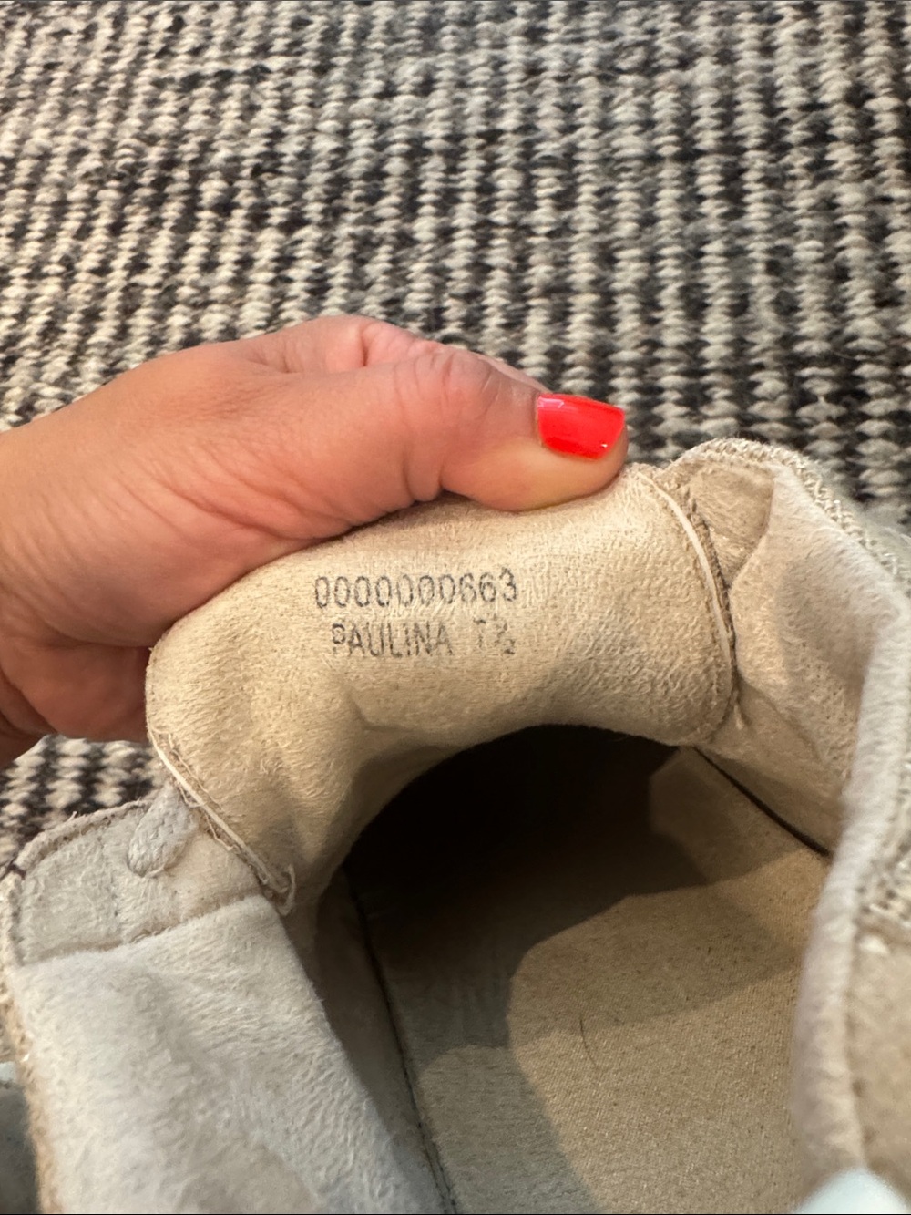 ShuShop Beige and Black Star High-Top Athletic Sneakers - Picture 4 of 6